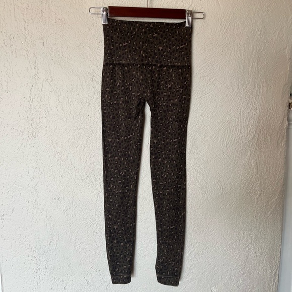 SPANX Look At Me Now Seamless Olive Leopard Leggings - Picture 4 of 14